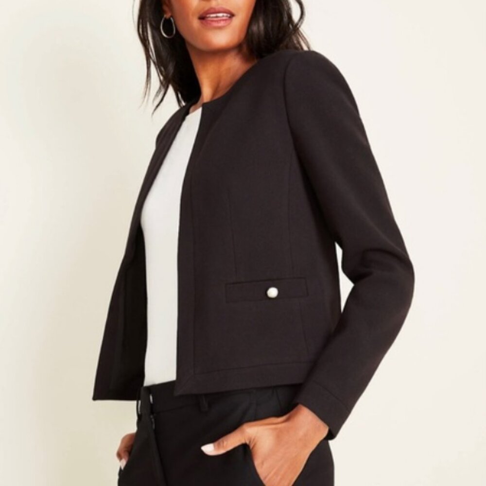 Ann Taylor Petite Black Pearl-Button Cropped Blazer – Chic Open Front